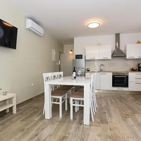 Apartman Nova *